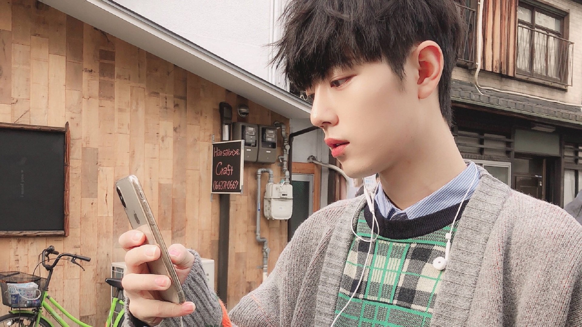 开云娱乐app安全登录-体坛巅峰对决：足球赛场热闹一幕，足球巅峰期