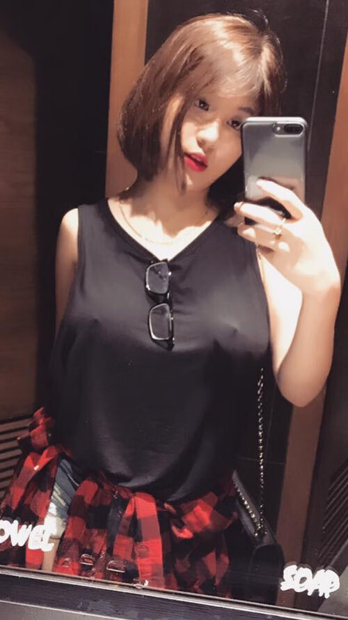 开云娱乐app安全登录-体坛巅峰对决:足球赛场热闹一幕,足球巅峰期