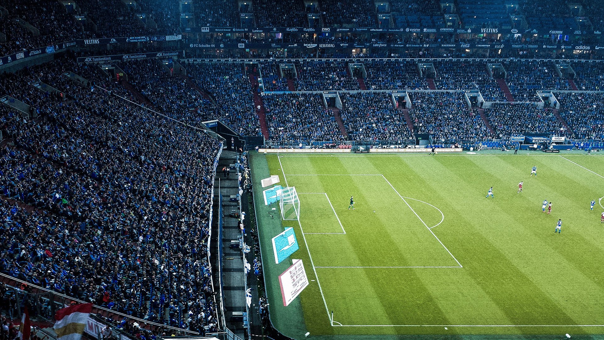 “足球场新建项目落地，助力推广全民运动”，新建足球场政策